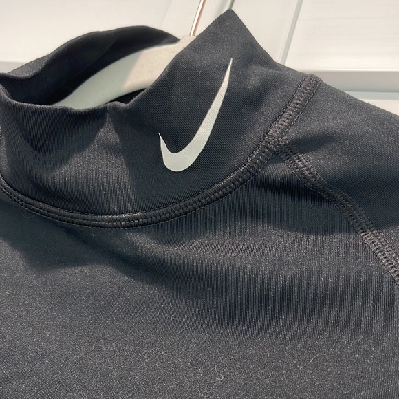 Nike dry fit top - Picture 2 of 4